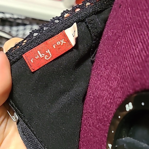 Elegant Black Strapless Dress with Red Flower Accent - Picture 2 of 4